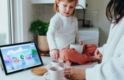 The litigants on the screen are not actors